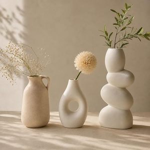 Moderno Florero Decorativo de Cerámica y Porcelana con Acabado Mate, Hecho a Mano, Minimalista, para Centro de Mesa, Color Blanco, Decoración para el Hogar - Product Image 1