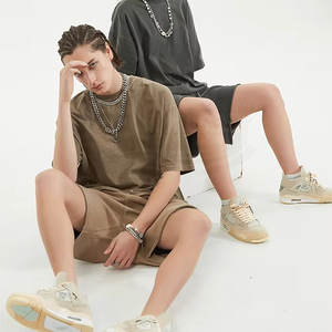 Camiseta Premium Streetwear sin Etiqueta, Corte Regular, Tejido Grueso de 250 g/m², Color Negro Grisáceo, para Hombre, Lisa, Informal, de Algodón, Frente Liso, Estilo Vintage - Product Image 1