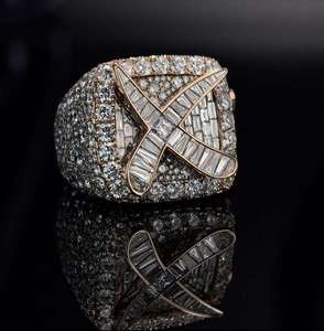 Anillo de cóctel para hombre chapado en oro rosa de 18 quilates con diamantes, engaste pavé, corte baguette, geométrico, de lujo, para uso diario - Product Image 1