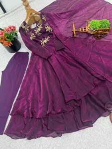 Robe de soirée entièrement brodée avec sequins, entièrement cousue, avec doublure en micro-coton et bas en crêpe, taille unique - Product Image 6