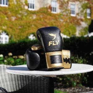Gants de boxe professionnels en cuir artificiel noir pour Muay Thai et gants de boxe confortables de qualité supérieure - Product Image 1
