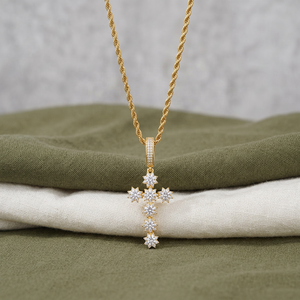 Luxuriöser Iced-Out Kreuzanhänger aus Moissanit-Silber, Hip-Hop Statement-Schmuck, Unisex, GRA-zertifiziert für den Alltag - Product Image 2