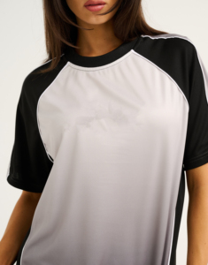 T-shirt en coton brodé pour femme, col rond, coupe oversize, style streetwear, vente en gros - Product Image 6