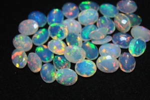 Ópalo Natural de Corte Ovalado Multicolor en Bruto para Joyería, Tamaños de 3x5mm a 10x14mm, Origen Rajasthan - Product Image 4