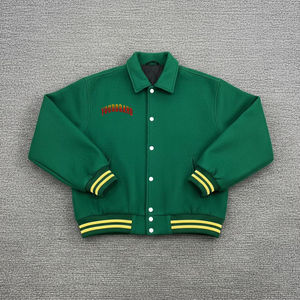 Chaqueta Varsity Unisex de Invierno de Alta Calidad con Mangas de Cuero Bordadas, Forro Polar, Corte Ajustado, a Precios Razonables - Product Image 4