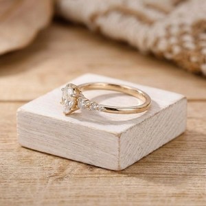 Bague de mariage pour femme en or massif avec cinq diamants ovales et ronds de laboratoire, pureté E, VVS, taille ovale, certifiée IGI - Product Image 5