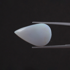 Ópalo Natural Blanco de Buena Calidad Certificado por IGI, Gema Suelta de 11.50 Quilates, Corte Pera 23x14mm, Corte a Mano, Forma de Lágrima, Pulido Luminoso - Product Image 3