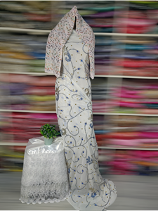 Dirac somalien haut de gamme, confectionné en soie fine, décoré de motifs floraux et d'un éclat léger, idéal pour les mariages et les événements élégants. - Product Image 1