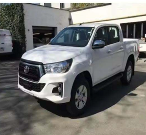 Camioneta Hilux Revo Turbo FWD de Alto Rendimiento, Usada en Excelentes Condiciones, Modelo 2022, con Asientos de Cuero, Interior Oscuro, Volante a la Izquierda - Product Image 3