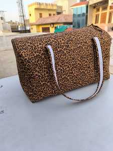 Bolsas de lona unisex ligeras de gran capacidad, ecológicas, multifuncionales, acolchadas de algodón, para fin de semana, con estampado de leopardo, para viaje. - Product Image 2