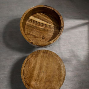 Caja de especias artesanal de madera de anacacia duradera con incrustaciones florales de latón, contenedor decorativo tradicional para frutos secos, caja de almacenamiento de joyas - Product Image 2