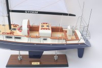 Meilleures ventes |   STORM |   Modèle de bateau à voile australien en bois artisanal pour cadeau d'affaires, décoration d'intérieur autoportante