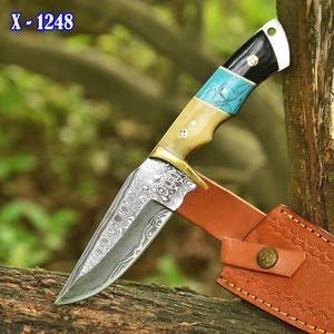 Cuchillo de caza de hoja fija con mango de hueso e incrustaciones de turquesa, funda de cuero, hoja de acero inoxidable de punta caída y filo recto - Product Image 1