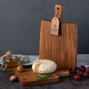 Tabla de cortar de madera maciza con una construcción robusta de madera de neem, ideal para cortar frutas, pan, queso y verduras frescas. - Product Image 1
