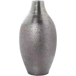 Jarrón de flores de metal de hierro de lujo, elegante adorno floral para el espacio de vida. - Product Image 3