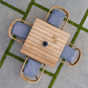Ensemble de salle à manger en teck massif avec sièges en mousse souple supplémentaires recouverts d'un tissu imperméable de couleur bois naturel pour l'extérieur - Product Image 3