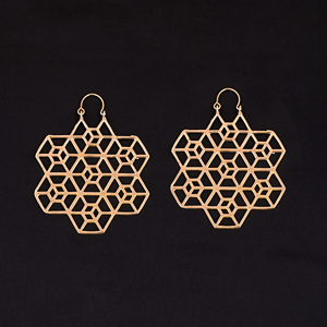 Boucles d'oreilles créoles tendance en laiton plaqué or à motif géométrique, taille 84x65MM pour femmes - Product Image 2