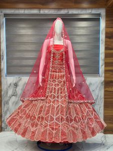 Lehenga Choli en tulle doux et élégant de qualité supérieure avec broderie lourde en pierres Zarkan, tenue de mariage indienne et pakistanaise, Cancan et Canvas Patta - Product Image 2