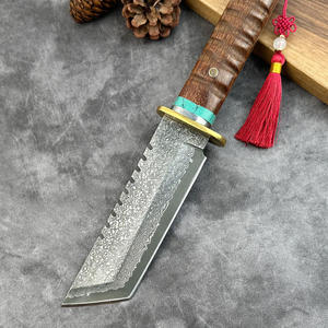 Couteau de chasse en acier de Damas forgé à la main, manche en bois massif, avec étui en cuir inclus - Product Image 5