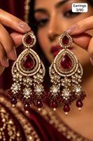 Boucles d'oreilles pendantes florales tendance en laiton plaqué or avec perles d'imitation pour femme, idéales pour les mariages et les soirées