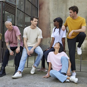 T-shirt unisexe personnalisé jaune uni à col rond et manches courtes 100 % coton, coupe ample, tricot jersey décontracté, logo imprimé sérigraphié sur le devant - Product Image 6