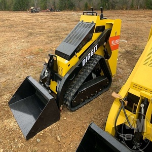 รถตักดินขนาดเล็กดีเซล Diggit SCL850 พร้อมบุ้งกี๋แบบเรียบ ระบบขับเคลื่อนแบบตีนตะขาบ พร้อมปั๊ม PLC และเครื่องยนต์ - Product Image 5