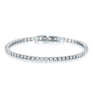 Bracelet tennis de luxe léger avec diamants taille brillant ronds, plaqué or, serti en canal, bijou délicat - Product Image 2