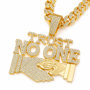 Collier chaîne pour homme Hip Hop en or 18 carats plaqué or avec pendentif rond élégant en moissanite et breloque lettre thématique - Product Image 1