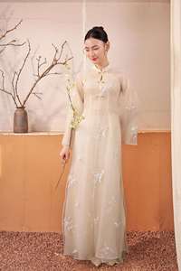 Robe Ao Dai en soie pour femmes vietnamiennes KAD32 avec fleurs de chrysanthème brodées - Design fluide et élégant - Product Image 4