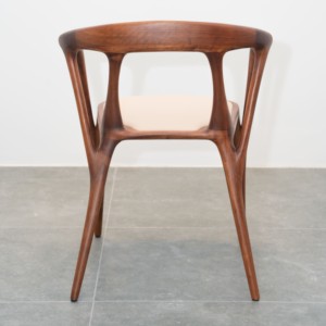 Chaise de salle à manger en bois massif de style italien contemporain avec dossier et accoudoirs rembourrés, plusieurs options de couleurs, PISANO - Product Image 3