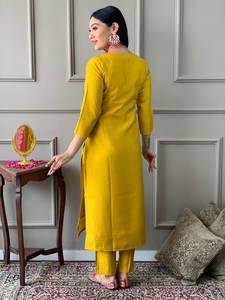 Traje de Tres Piezas de Seda Romana Premium con Bordado y Encaje Jacquard, Dupatta, Venta al por Mayor, Atuendo Étnico para Fiestas - Product Image 6