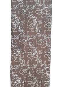 Tissu en coton marron en gros avec broderie florale blanche et travail de cordon 3D pour vêtements de créateurs et décoration intérieure - Product Image 1