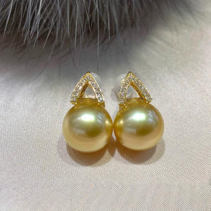 Pendientes de Perlas Redondas Naturales de 9-10 mm, Casi Impecables, con un Atractivo Atmosférico y Moderno, Versátiles para el Día a Día, en una Caja de Regalo Perfecta - Product Image 1