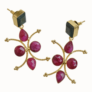 Boucles d'oreilles pendantes Laxmi Jewellers en saphir vert magenta créé en laboratoire, laiton plaqué or 18 carats, motif floral bohème, vente en gros - Product Image 5