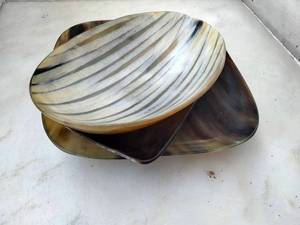 Cuenco Ecológico de Cuerno Natural con Esmalte Amarillo y Blanco a Rayas, Diseño Moderno para Servir Alimentos, Uso Decorativo - Product Image 5