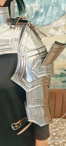 Conjunto de Armadura de Acero Inoxidable Plateado, Disfraz de Guerrero Pulido y Elegante, Protección Corporal Completa con Protectores de Rodillas y Brazos - Product Image 6