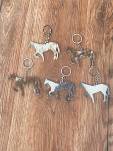 Porte-clés élégant en cuir de vachette Conception unique d'arbre de Noël avec porte-clés en cuir de vachette en plastique en métal avec fourrure véritable - Product Image 5