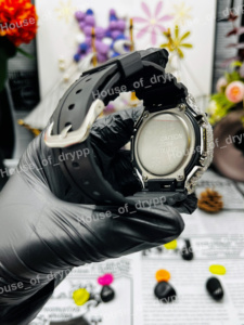 Reloj de Lujo con Diamantes Moissanite Estilo Hip Hop, Esfera Redonda con Detalles Arcoíris, Diseño Exclusivo - Product Image 5