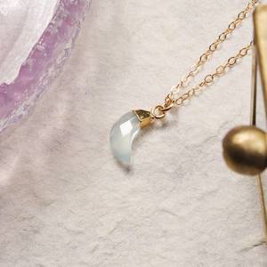 Colgante de Calcedonia Aqua Luna, Cadena de Plata de Ley Delicada, Estilo Vintage, Hecho a Mano, Regalo de Joyería para Dama de Honor, Mamá o Ella - Product Image 1