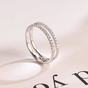 แหวนแต่งงานทองคำขาว 14K ประดับเพชรเพาะเลี้ยงแบบ Pavé สองแถว - Product Image 1