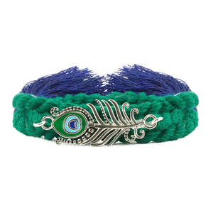 Pulsera/Brazalete Unisex con Dije de Pluma de Pavo Real y Hilo de Plata Oxidada, Regalo Minimalista para Festival Rakshabandhan entre Hermanos y Hermanas - Product Image 5