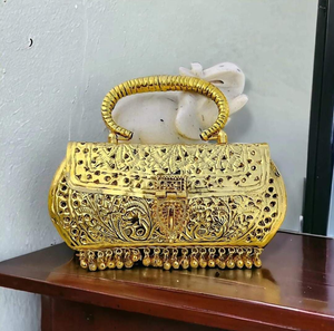 Pochette en laiton pour femme avec détails artisanaux indiens royaux, style antique, pochette en laiton avec artisanat traditionnel - Product Image 1