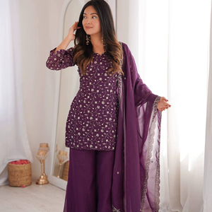 Conjunto sharara de seda crujiente con bordado de lentejuelas, forro de algodón, mangas largas y dupatta a juego para un atuendo étnico elegante. - Product Image 1