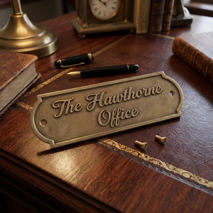 Plaque de porte personnalisée en laiton gravée sur mesure, faite à la main, pour la maison, le bureau, la chambre d'hôtel, l'entrée d'entreprise, ou comme panneau mural. - Product Image 3