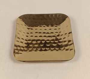 Plateau décoratif moderne en aluminium avec finition dorée et martelée, plateau de service rond en métal pour table basse, ottoman, maison et fête - Product Image 3