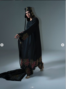 SADIA AUN HUTE COUTURE Saree en soie pour femme - Jardins sous la lune, design Anika Zulfiqar, rose, anti-humidité et séchage rapide - Product Image 2