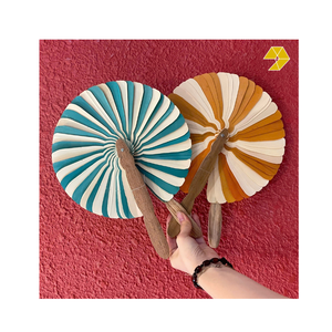 พัดทำมือจากใบปาล์มและไม้ไผ่  งานฝีมือจากเมืองโฮจิมินห์  งานฝีมือจากฟางธรรมชาติสำหรับตกแต่งงานแต่งงานและงานเทศกาล - Product Image 1