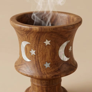 Brûleur d'encens artisanal en bois avec incrustation étoile et lune, design rustique en forme de coupe pour la décoration intérieure et l'aromathérapie - Product Image 3