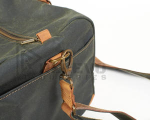 Bolsa de Viaje de Nailon Premium de Gran Capacidad (30-40L) con Múltiples Compartimentos, Herrajes Resistentes, para Hombres y Mujeres, Viajes de Fin de Semana o Pernoctaciones - Product Image 4