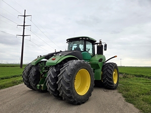 Tractor agrícola de 570 HP de alta potencia, diseñado para agricultura a gran escala - Product Image 3